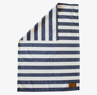 Bild av randig kökshandduk med marinblå och vita ränder