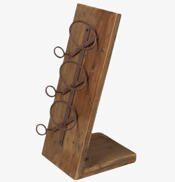 Foto: Bordsvinställ i trä med metallringar vit bakgrund