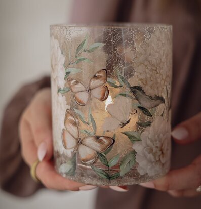 Majas Lykta Hortensia & Butterflies 10x12cm Cottage Lyktor Endless Light Ljuslyktor