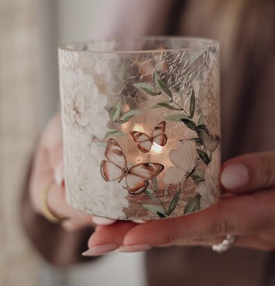 Majas Lykta Hortensia & Butterflies 8x8cm Cottage Lyktor Endless Light Ljuslyktor