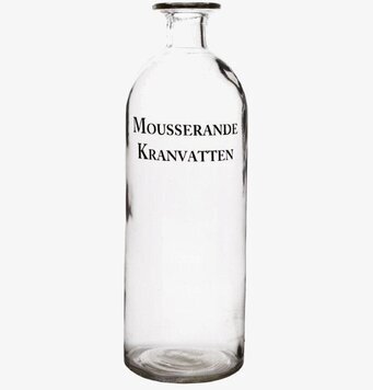 Bild av elegant glasflaska för stilfull vattenservering