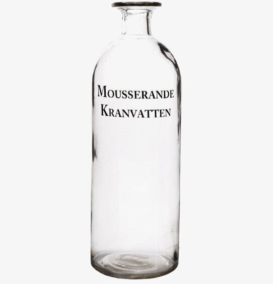 Bild av elegant glasflaska för stilfull vattenservering