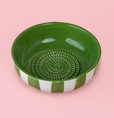 Foto: Grön keramisk rivskål med spiralformad rivyta