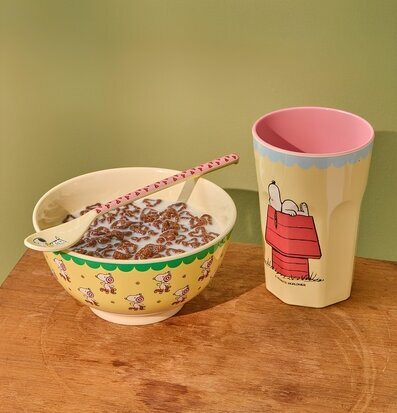 Foto: Gul frukostskål med flingor och Snobben-mugg
