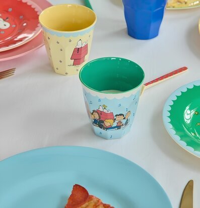 Melaminmugg Snobben - Life Is Better With Friends Rice Melaminmuggar Lattemuggar i melamin Melaminkoppar