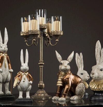 Foto: Femarmad kandelaber med cylinderglas och ljus