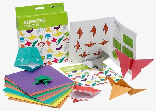 Bild av färgglatt origamikit med instruktioner och papper