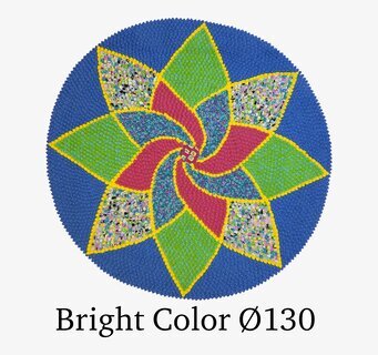 Bild av färgglad, handgjord matta med intrikat mönster