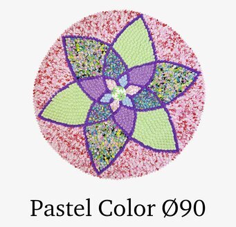 Bild av rund handgjord matta med pastellfärgat mönster