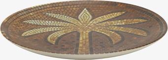 Foto på mosaiktallrik med palm i varma jordtoner