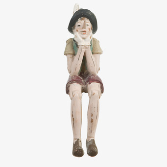 Foto: Sittande Pinocchio-figur med långa ben vit bakgrund