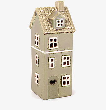 Foto: Beige husformat ljuslykte frilagt mot vit bakgrund