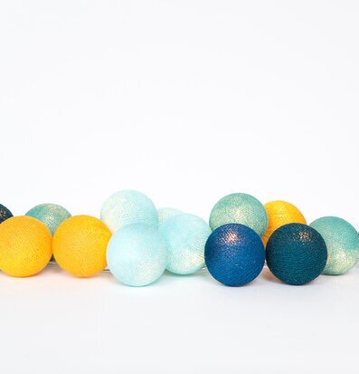 Bild av färgglad ljusslinga med turkos och gul harmoni