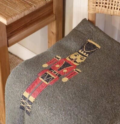 Aix Pläd Nötknäppare Olivgrön Chic Antique Täcken, filtar, plädar och överkast Filtar Plädar Överkast