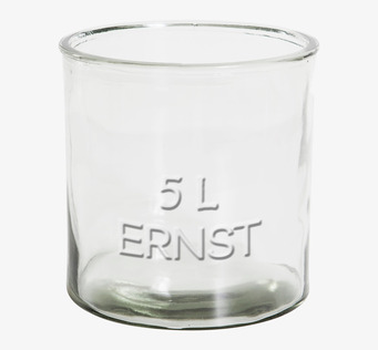 Bild av robust glaskruka med stilren och funktionell design