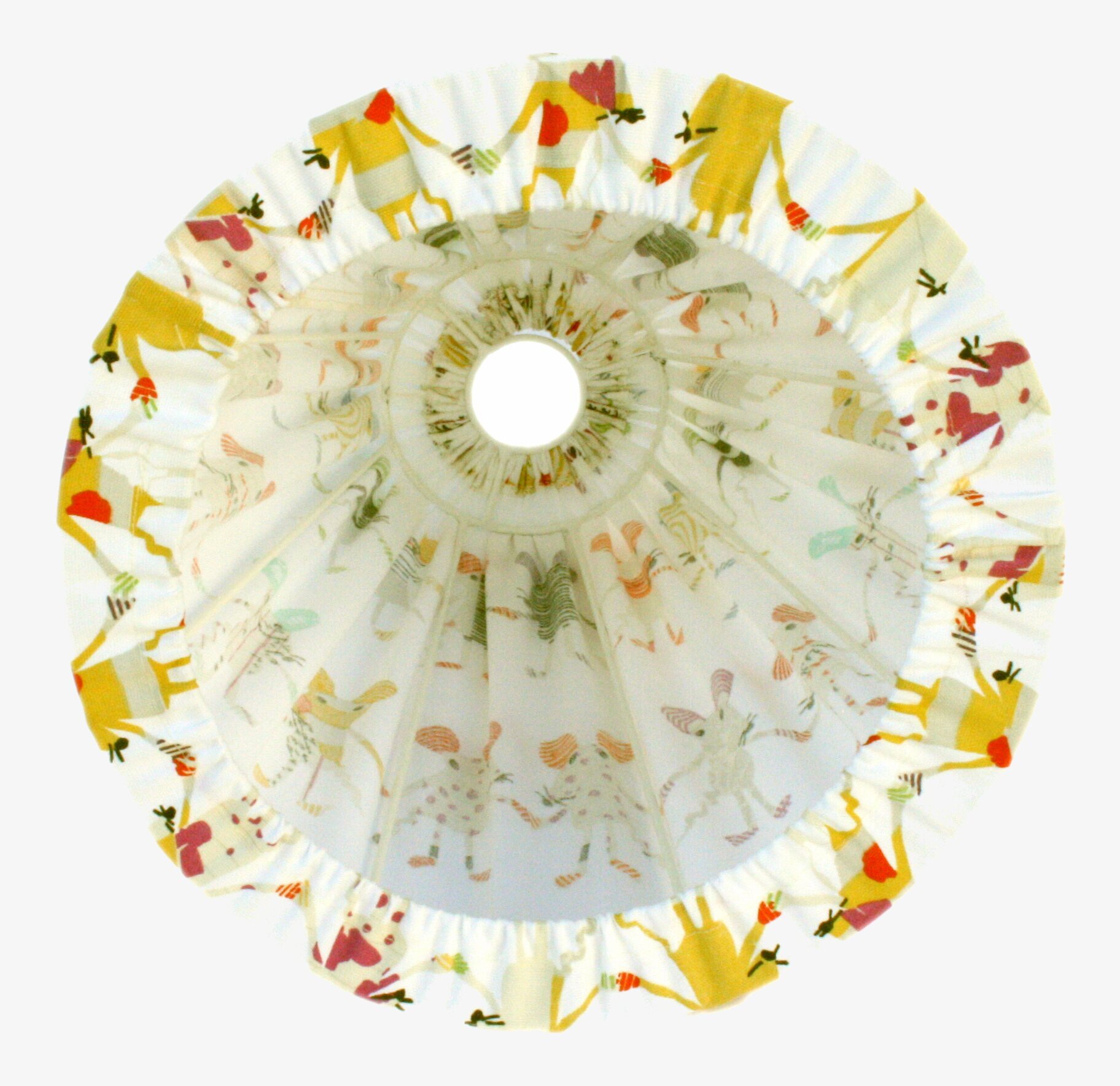 Foto av färgglad lampskärm för barnrum med mössmotiv