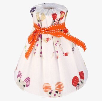 Foto av lekfull lampskärm med djurmotiv för barnrum