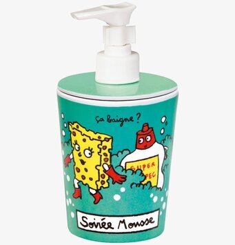 Bild av lekfull och färgglad diskmedelspump i köket