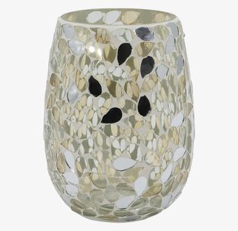 Foto av champagnefärgad mosaiklykta i glas vit bakgrund