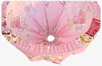 Bild av rosa lampskärm med prinsessmotiv för barnrum