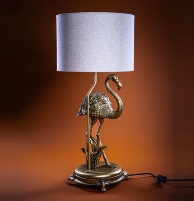 Foto: Bordslampa med guldfärgad flamingo och skärm