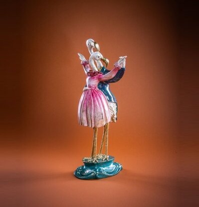 Foto: Dansande flamingopar i rosa/blå dekoration