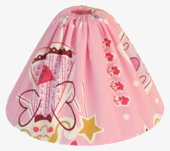 Bild av rosa lampskärm med prinsessmotiv för barnrum