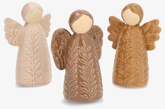 Foto: Tre änglafigurer i naturtoner med reliefvingar