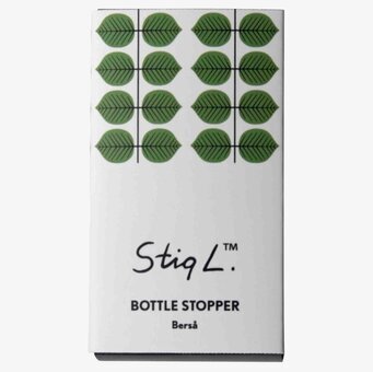 Foto av vit förpackning med grönt bladmotiv och text