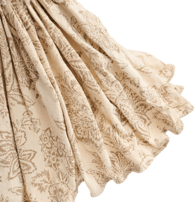 Foto på mönstrad textil med drapering och veck