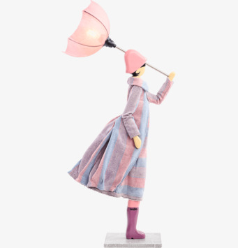 Bild på dekorativ bordslampa med rosa paraplyskärm