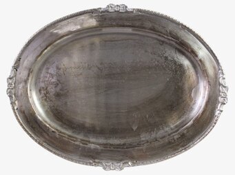 Foto: Ovalt serveringsfat i antik silver med patina