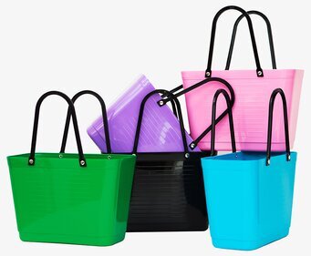 Bild av färgglada väskor i modern och stilren design