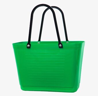 Bild av grön väska med svarta handtag och plastmaterial