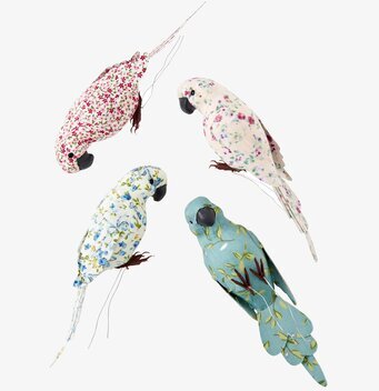 Bild av färgglada tygfigurer: fyra undulater i unik design