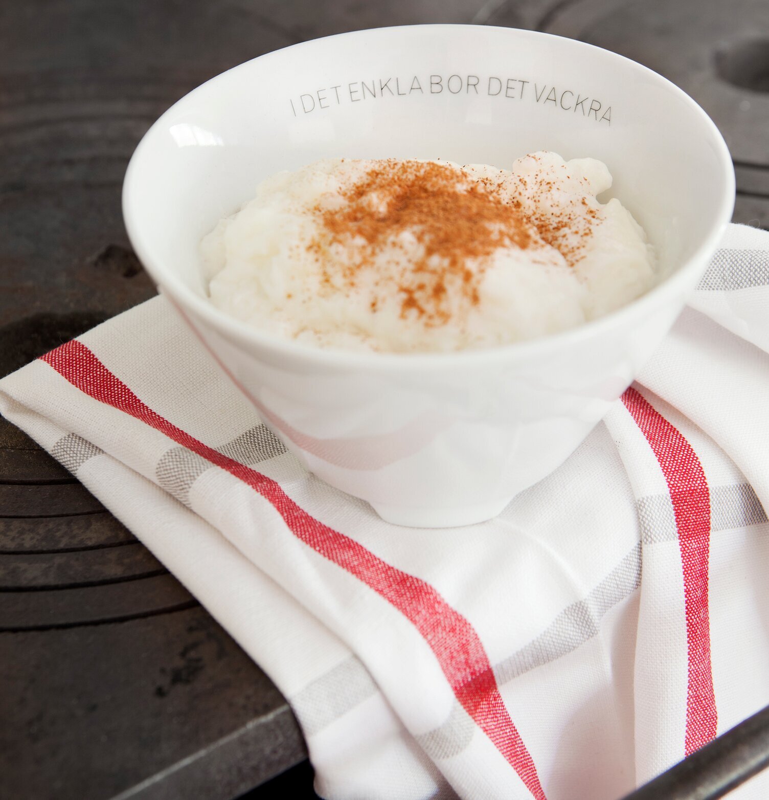 Skål Citat Enkla från Ernst fylld med gröt och kanel