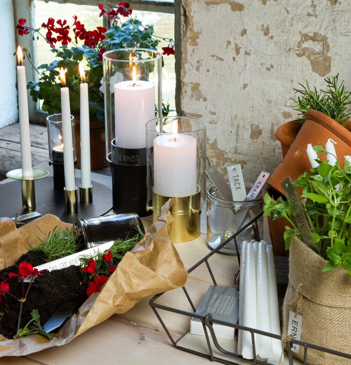 Juteförvaring Odla Ø25cm från Ernst med växt på träbord