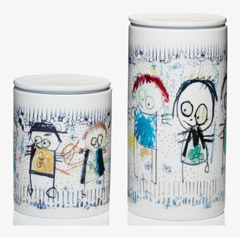 Bild på två kreativa porslinsburkar med lekfull design