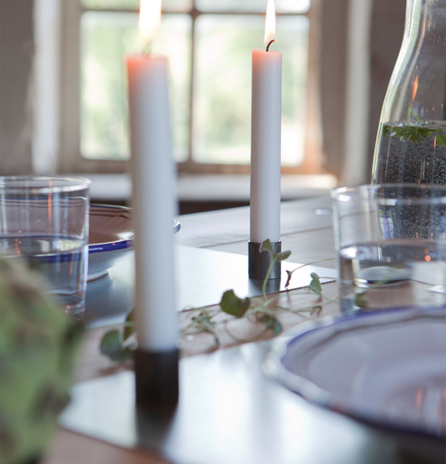 Bordstablett Svart 4-Pack från Ernst på vackert dukat bord