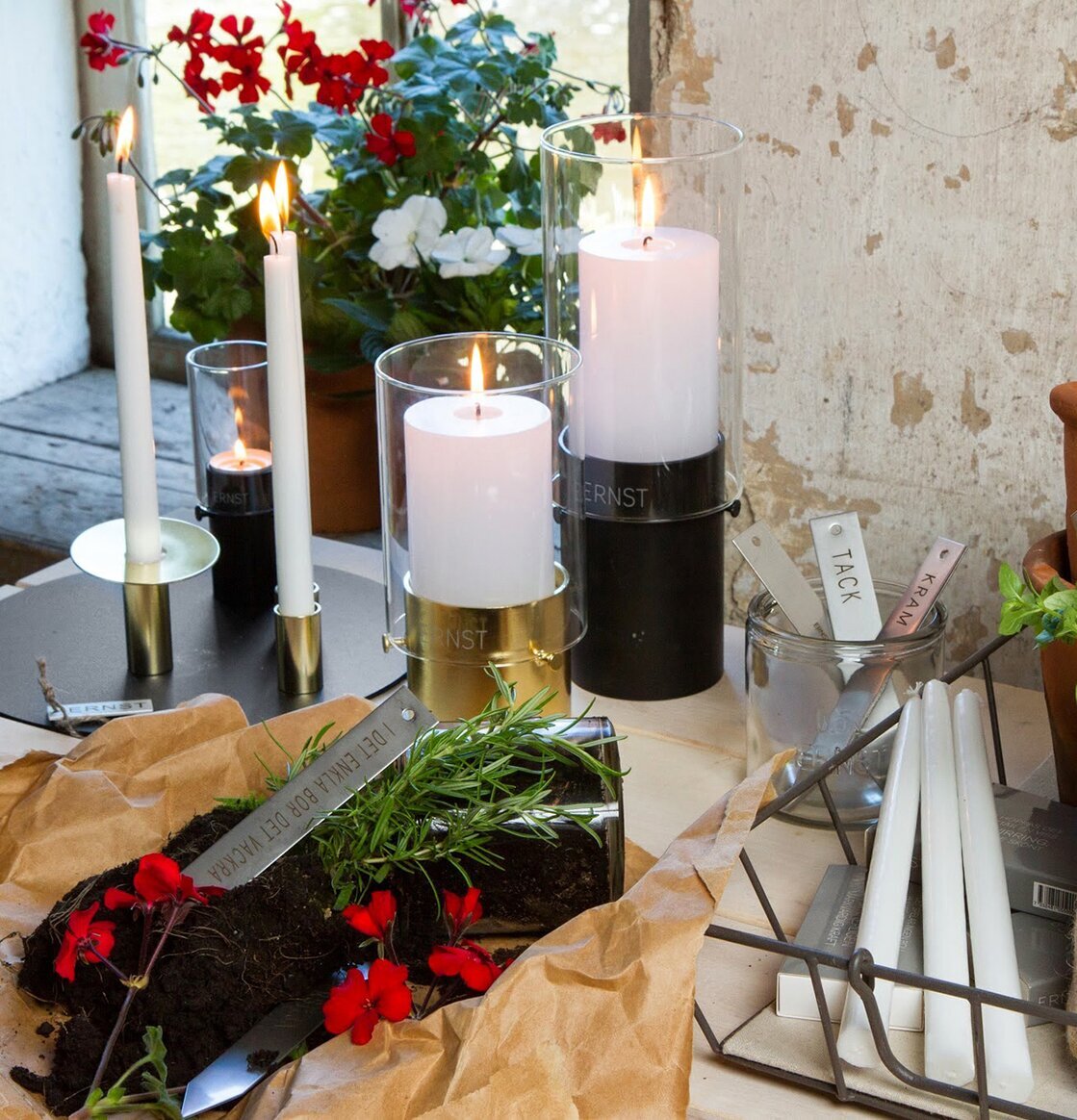 Ljusstump Hög Koppar från Ernst i en charmig lantlig miljö