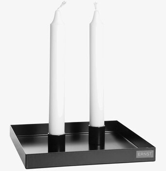 Bild av stilrent ljustråg med två eleganta vita ljus