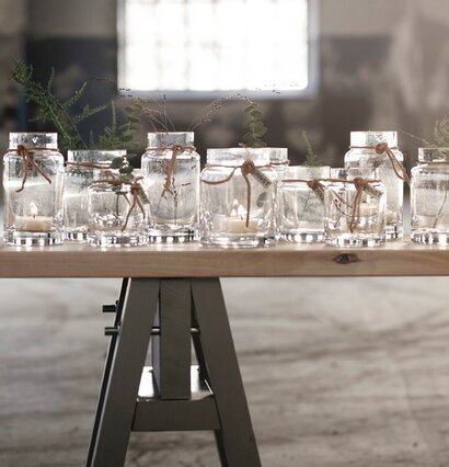 Ernst Vas/Ljuslykta 12 cm på rustikt träbord med ljus