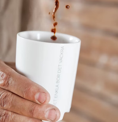 Bild av stilren mugg med inspirerande citat och design