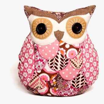 Bild av charmig kudde med uggla i patchwork-design