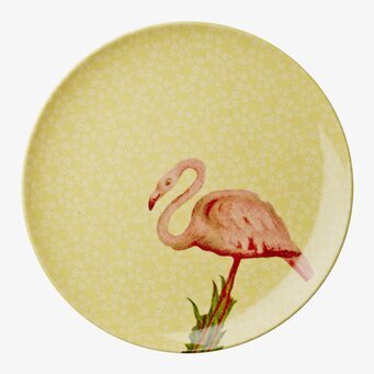 Bild av assiett med flamingo och blommor i livfull stil