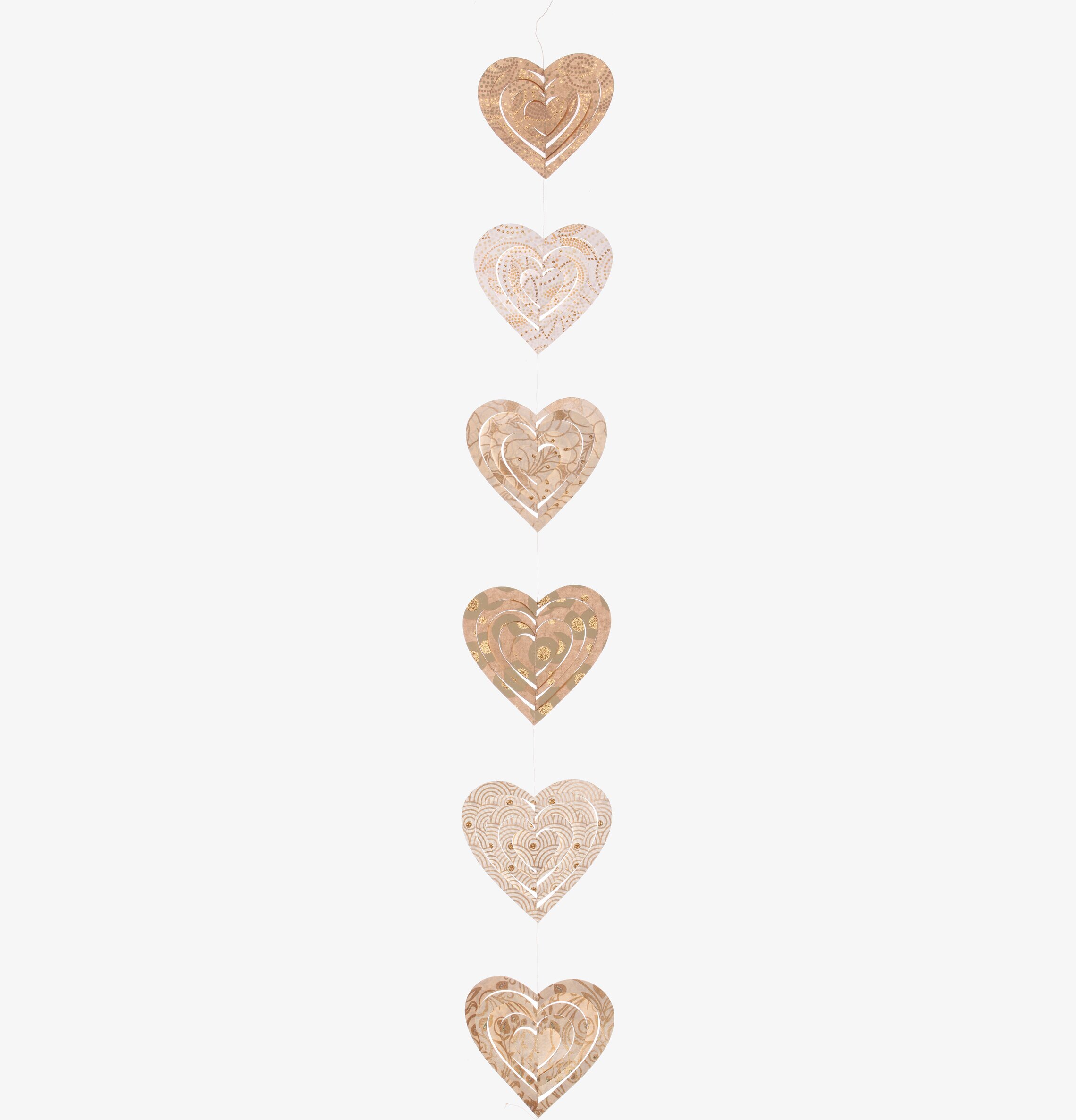 Bild av dekorativa hjärtformade ornament i guldtoner