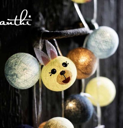 Boll Valp Vit - Vasanthi ljusslinga med färgglada bollar