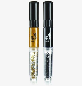 Bild av nagelkonsttuber med guld- och svartdekorationer