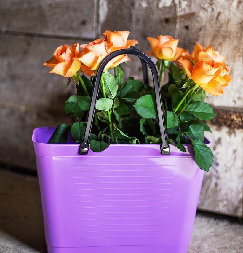 Väska Liten Hinza Rosa från Hinza fylld med apelsinrosor