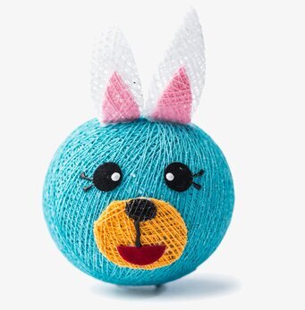 Bild av charmig bollformad leksak med kaninmotiv